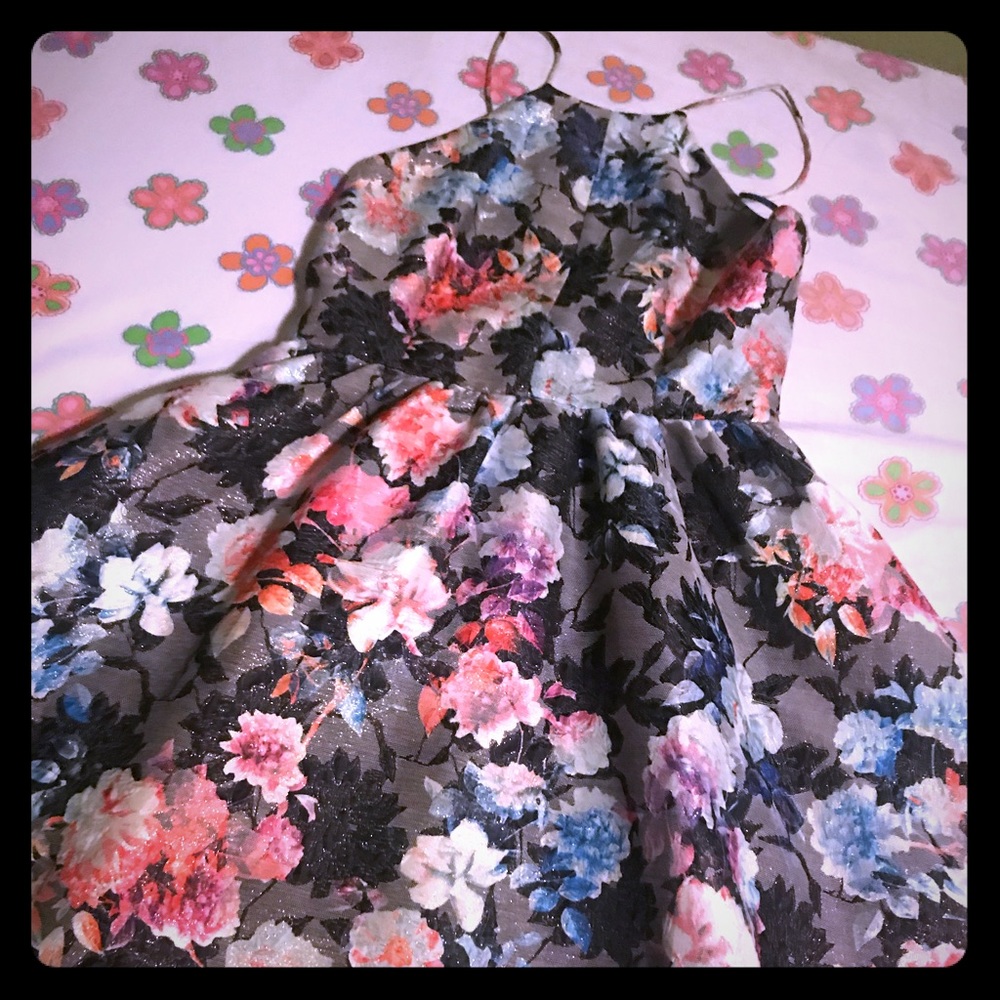 Beautiful black sparkley flowery dress